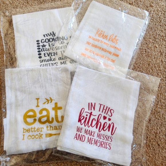 Other - Bundle of 4 Screen Print Kitchen Towels